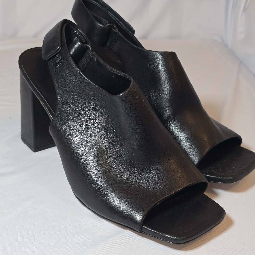 Vince. Black Leather Open Toe Stack Heel Sandals Square Toe Shoes, sz 8 - Picture 1 of 11